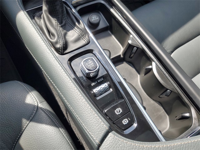 2020 Volvo XC90 T6 Momentum photo 23