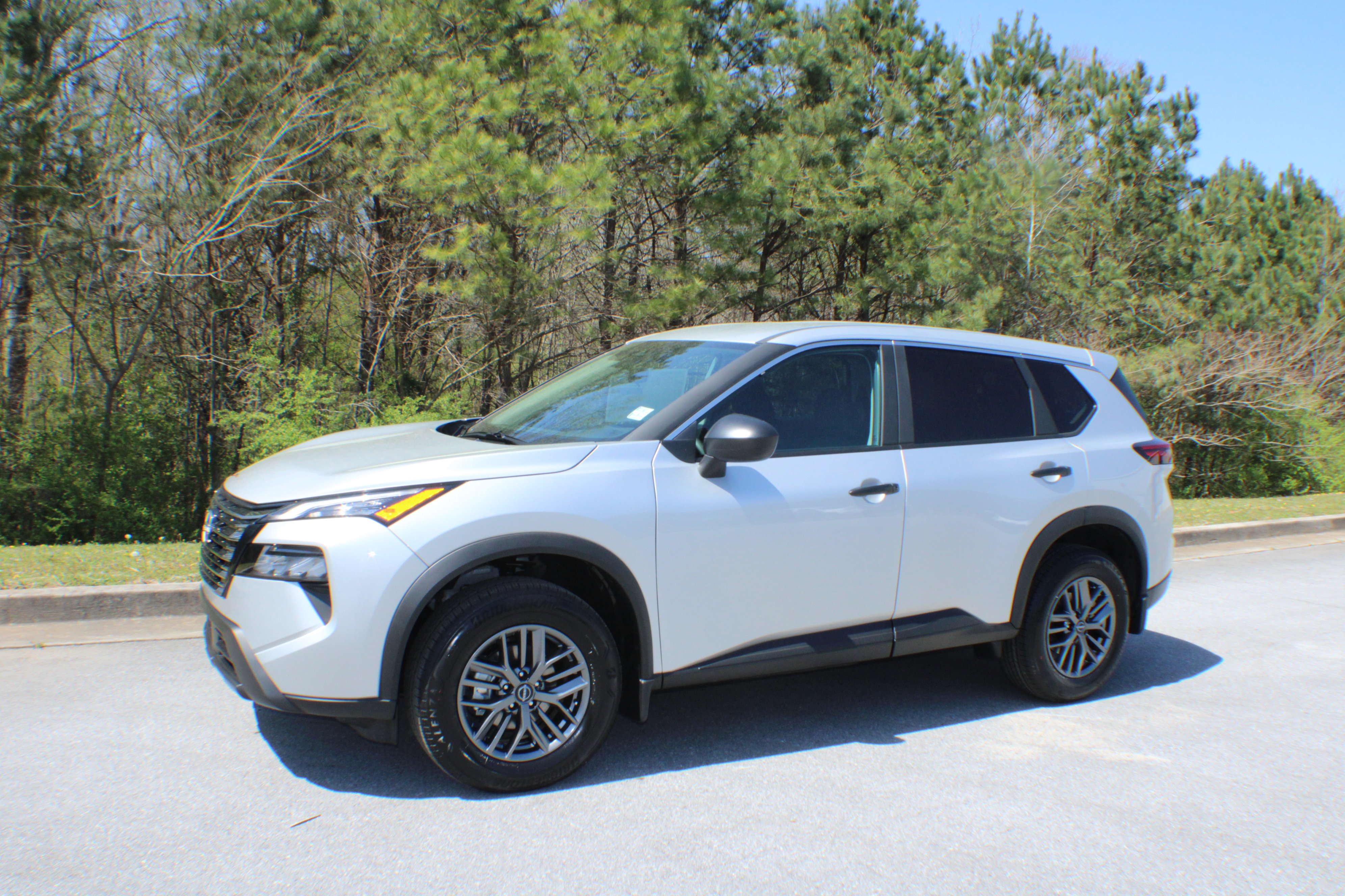 2025 Nissan Rogue S photo 4