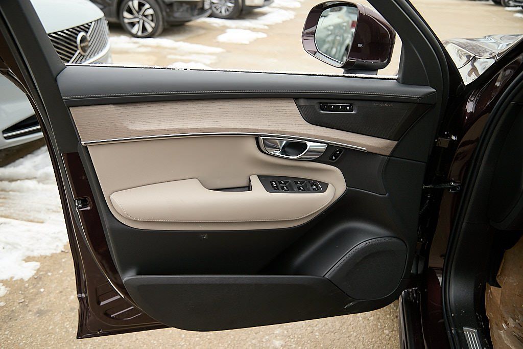 2026 VOLVO XC90 - Image 9