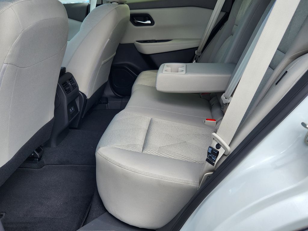 2025 Nissan Rogue SV photo 15