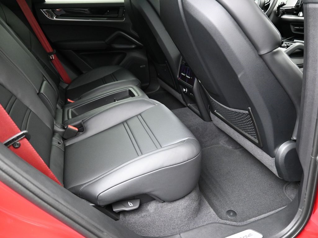 2026 Porsche Cayenne Coupe photo 21