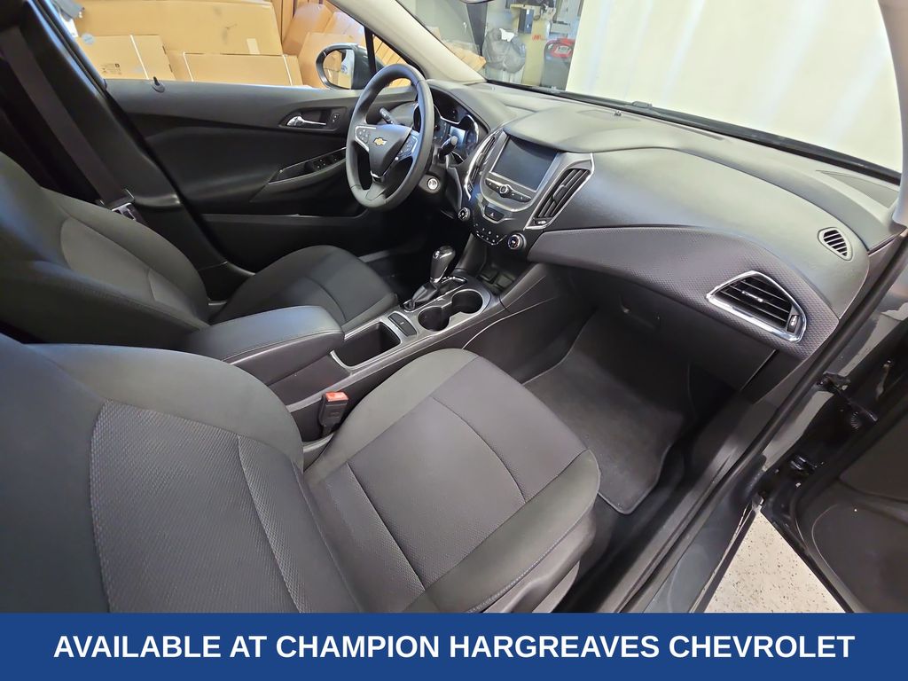 2017 Chevrolet Cruze LT photo 28