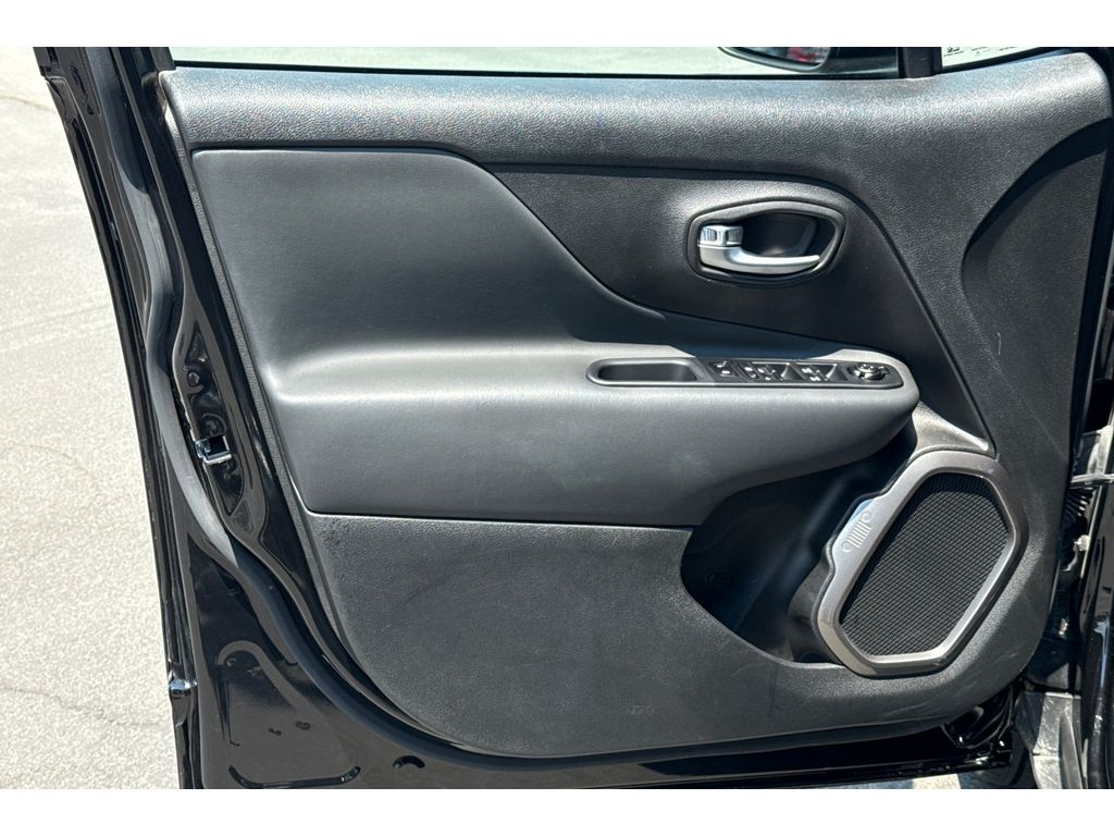 2022 Jeep Renegade Latitude photo 11