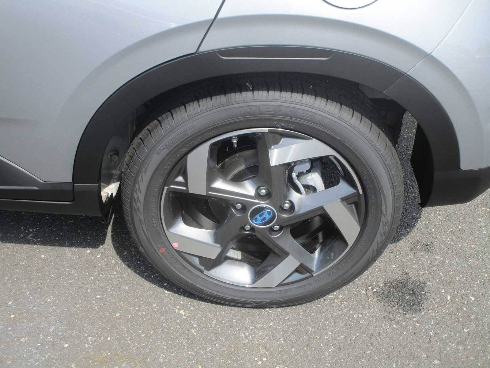 2025 Hyundai Venue SEL photo 3