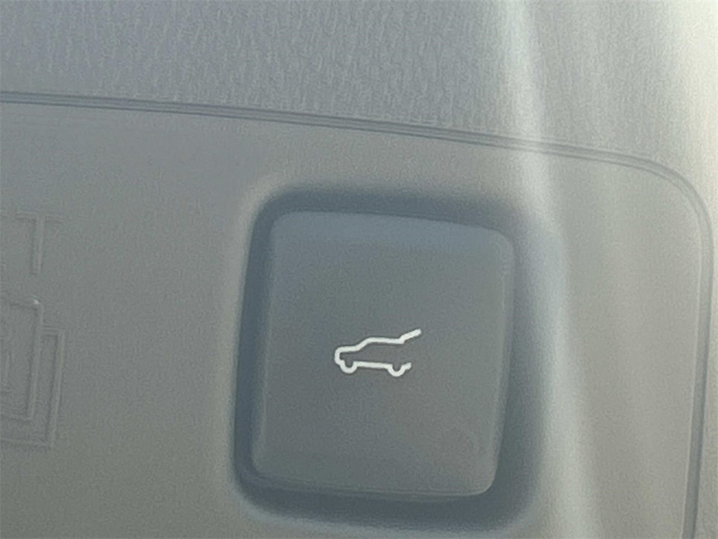 2022 Lincoln Corsair Standard photo 14