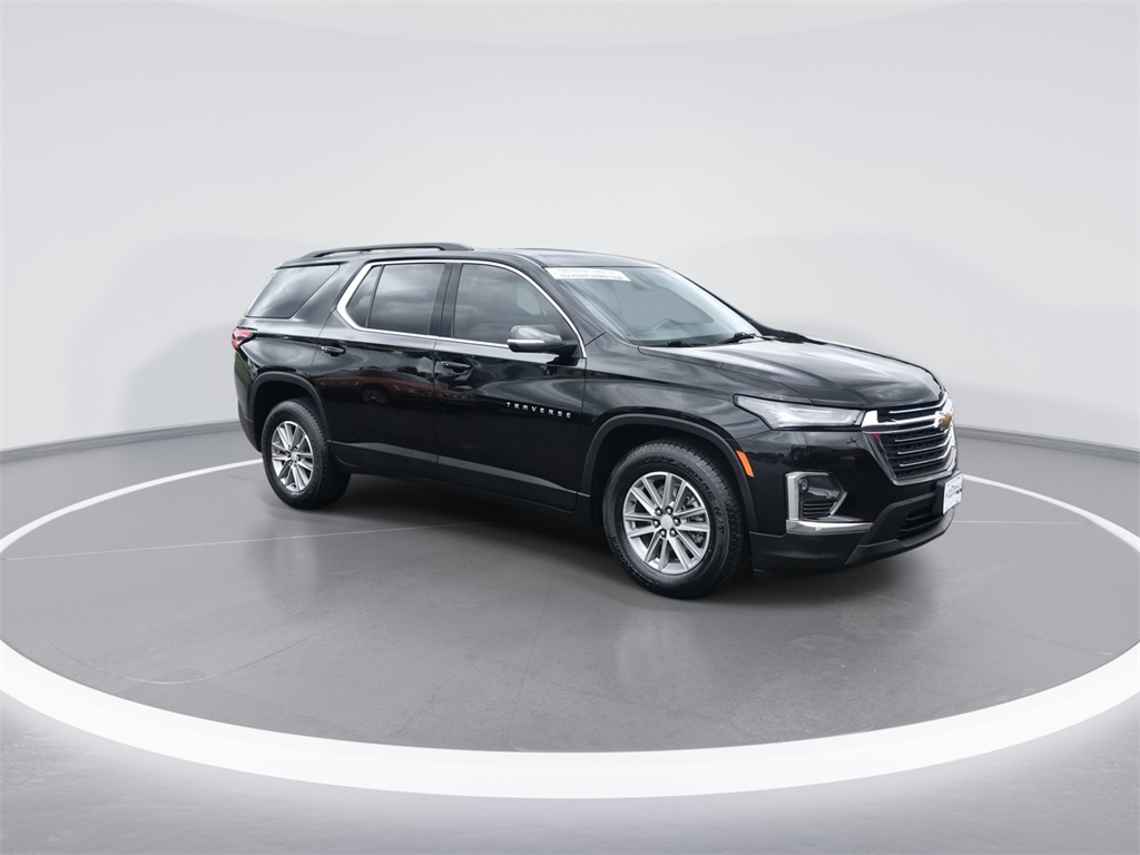 2022 Chevrolet Traverse Leather photo 2