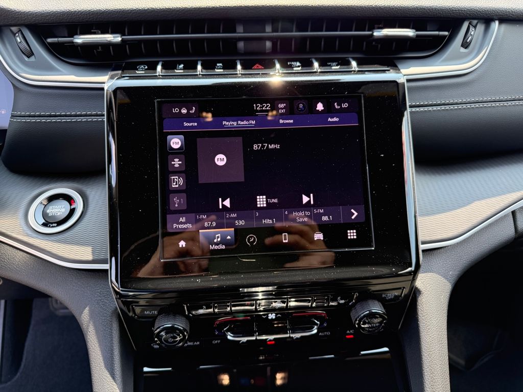 2025 Jeep Grand Cherokee Altitude photo 16