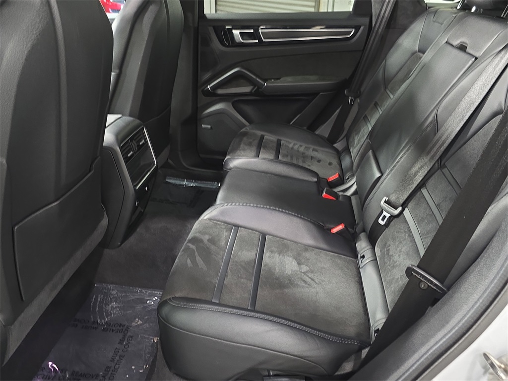 2021 Porsche Cayenne GTS photo 20