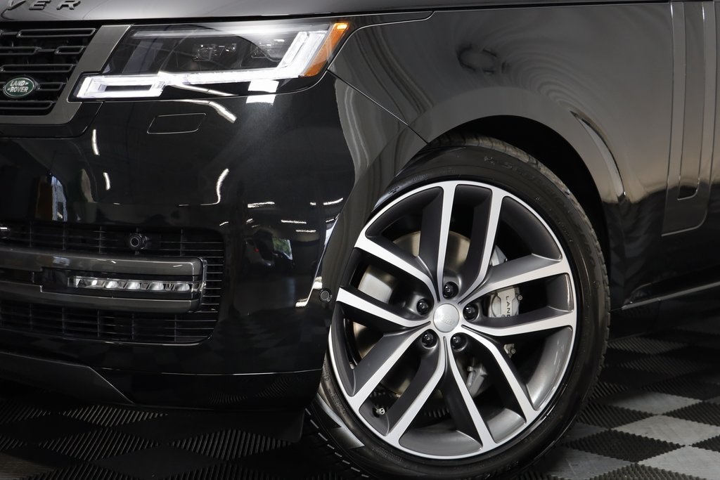 2025 Land Rover Range Rover SE photo 2
