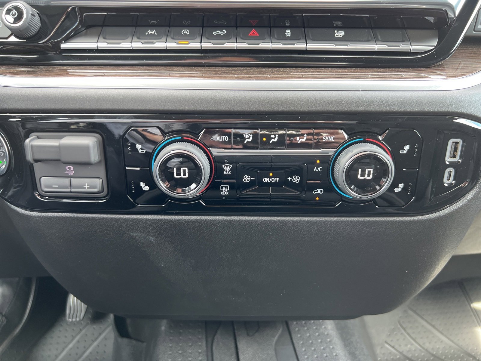 2026 Chevrolet Silverado 1500 RST photo 19