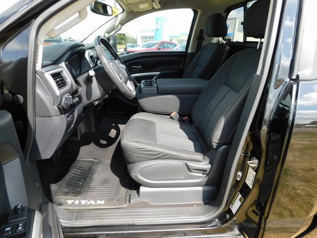 2017 Nissan Titan SV photo 15