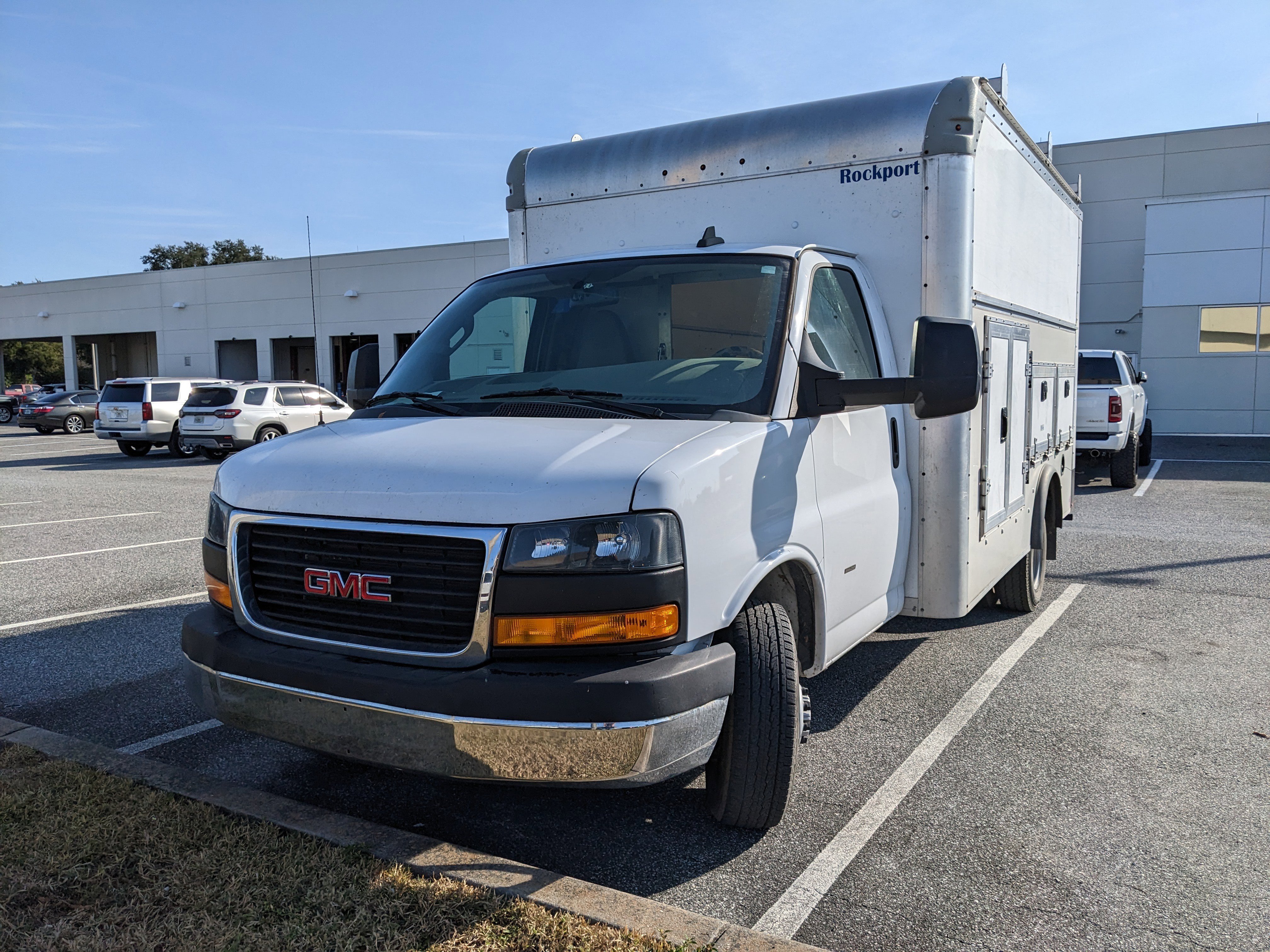 2022 GMC Savana Cutaway Work Van's photo