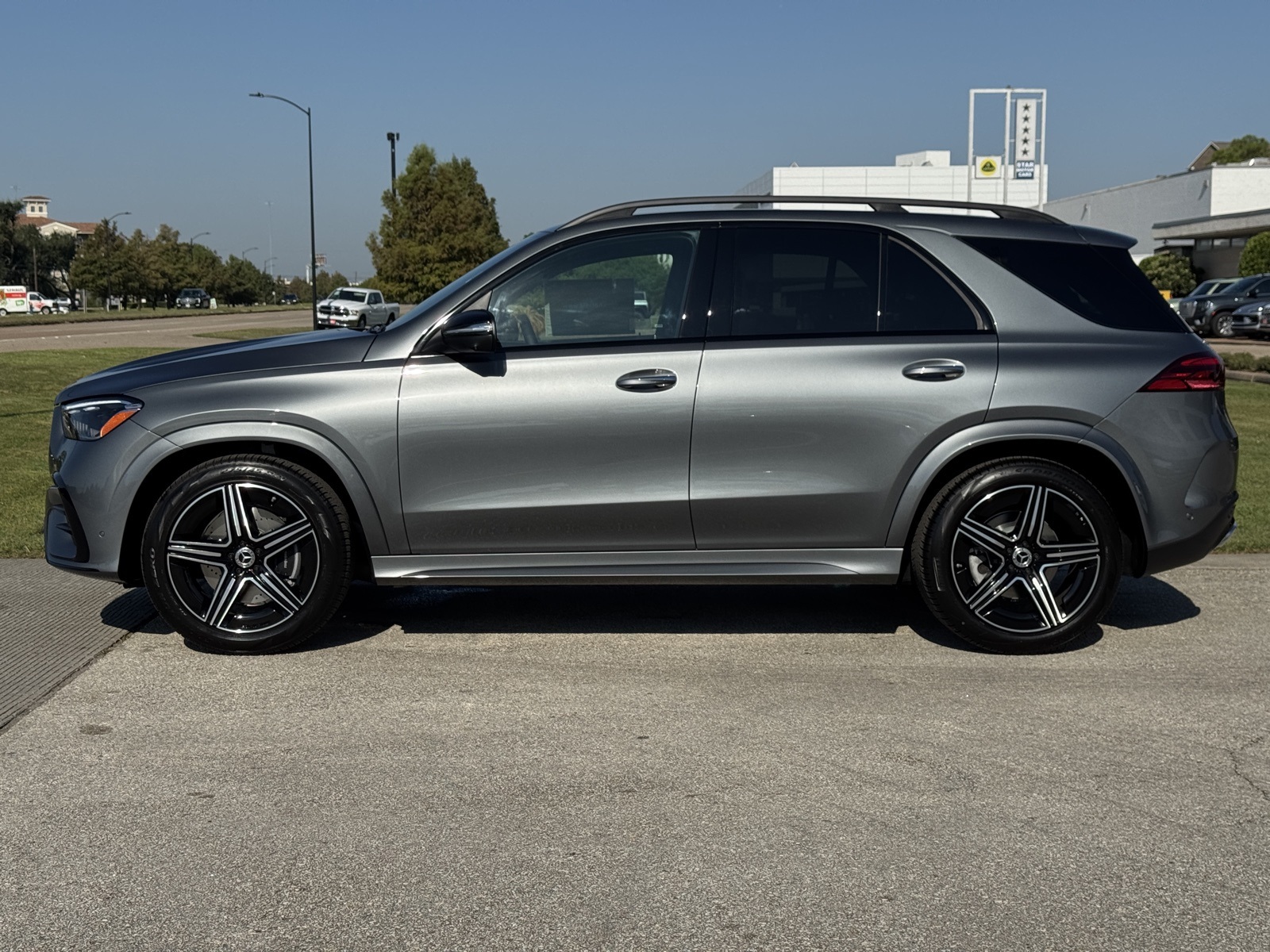 2026 Mercedes Benz GLE 450 4MATIC photo 3