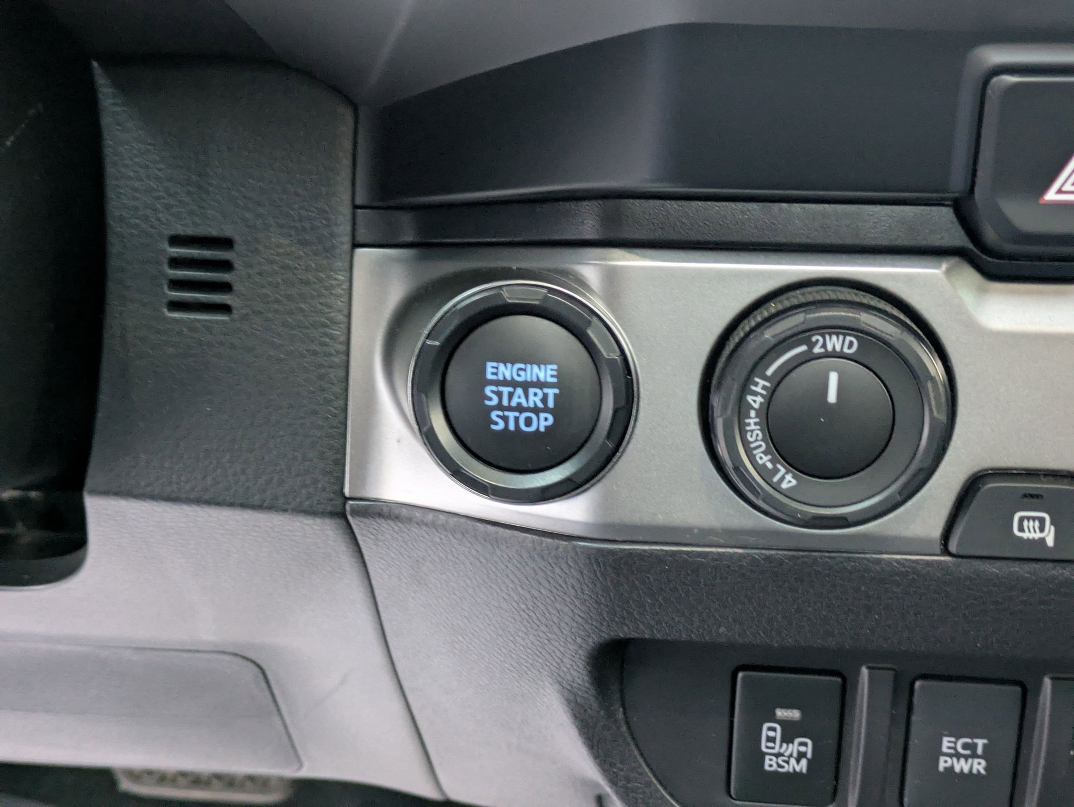 2023 Toyota Tacoma Limited photo 18