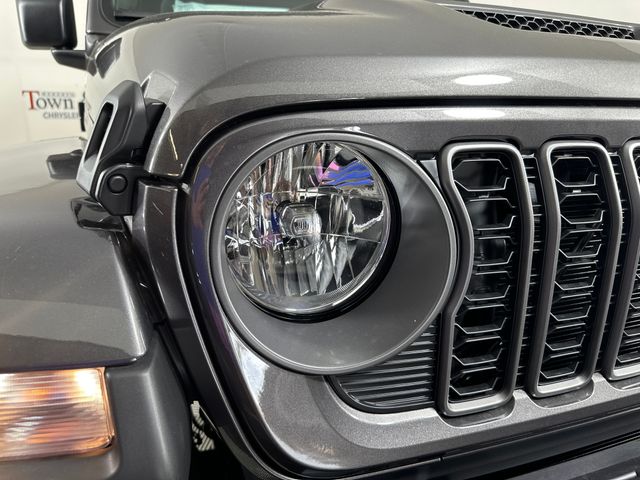 2025 Jeep Gladiator Sport S photo 4