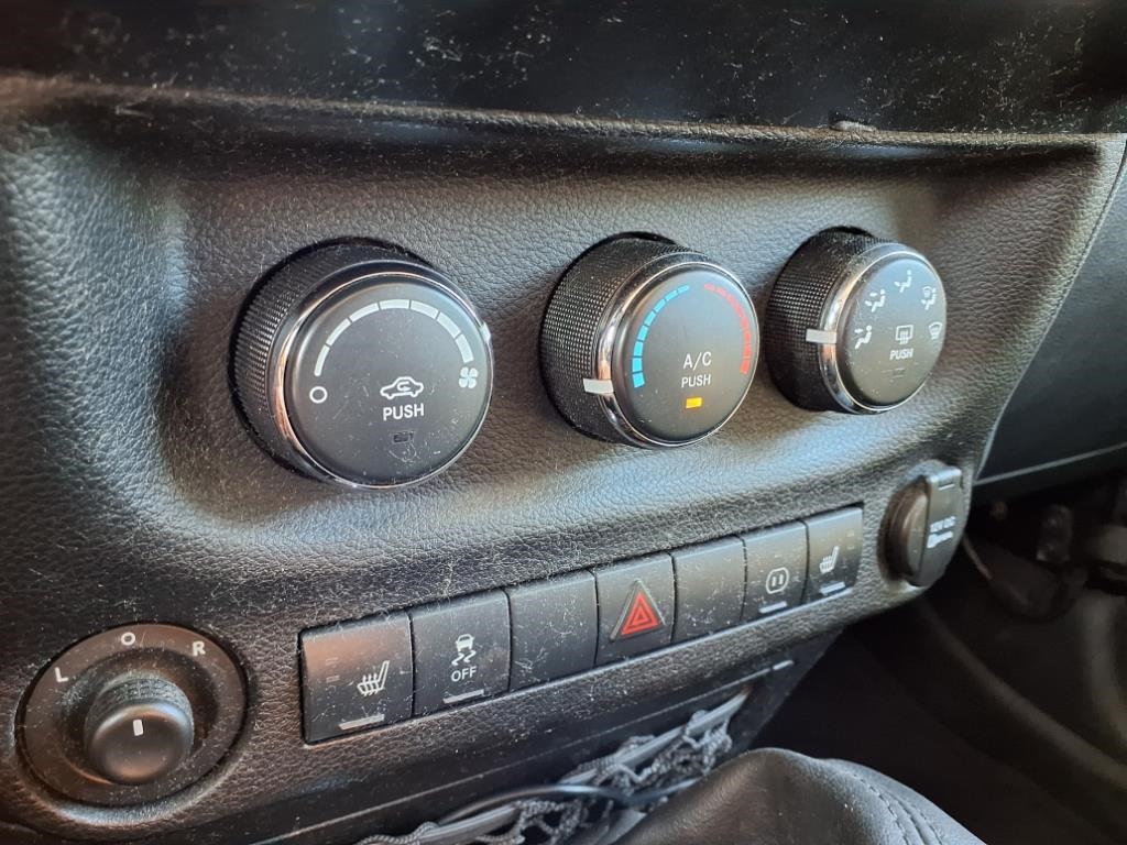 2012 Jeep Wrangler Sahara photo 14