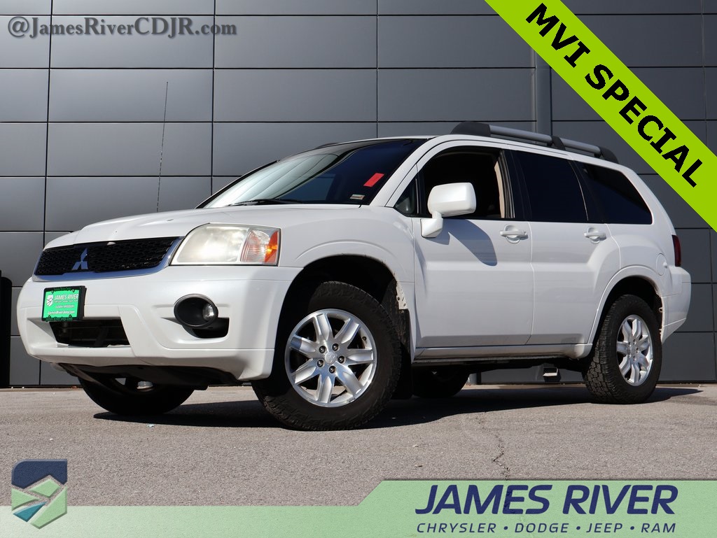 2011 Mitsubishi Endeavor SE's photo