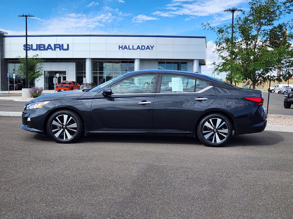 2022 Nissan Altima 2.5 SV photo 2