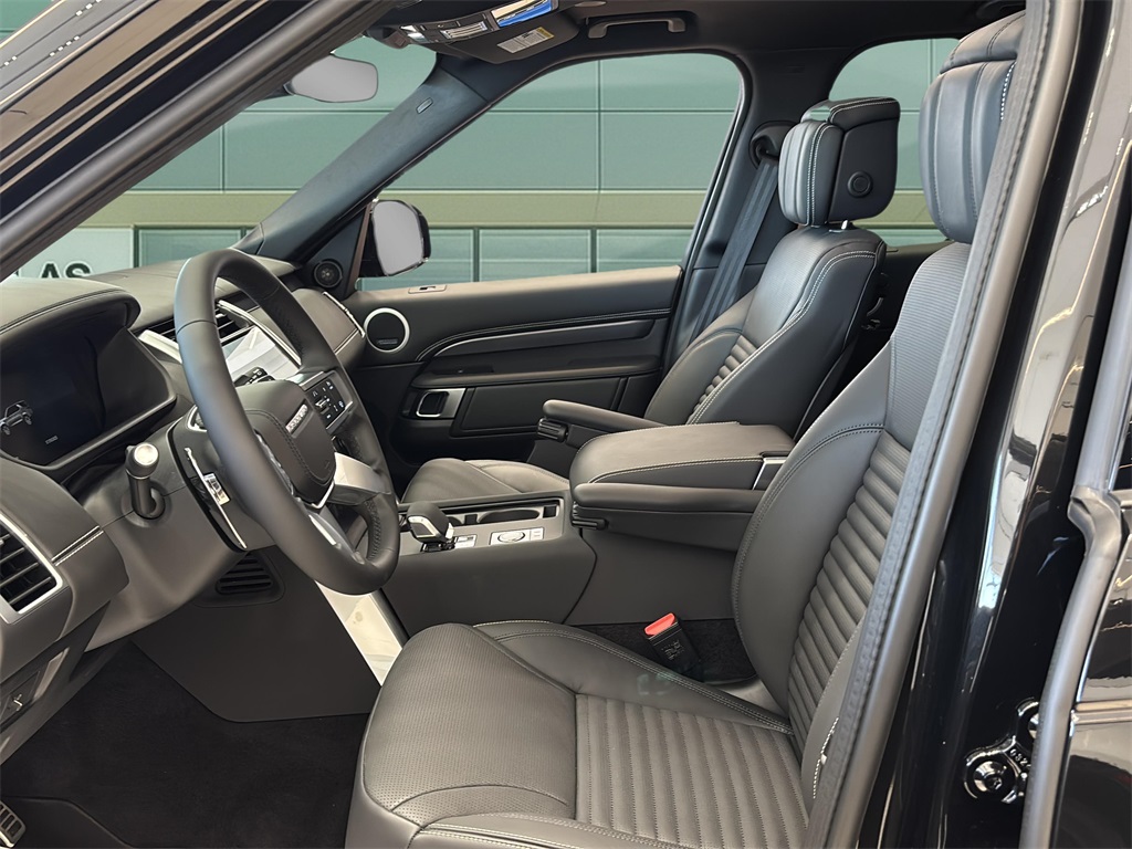 2025 Land Rover Discovery Metropolitan Edition photo 21