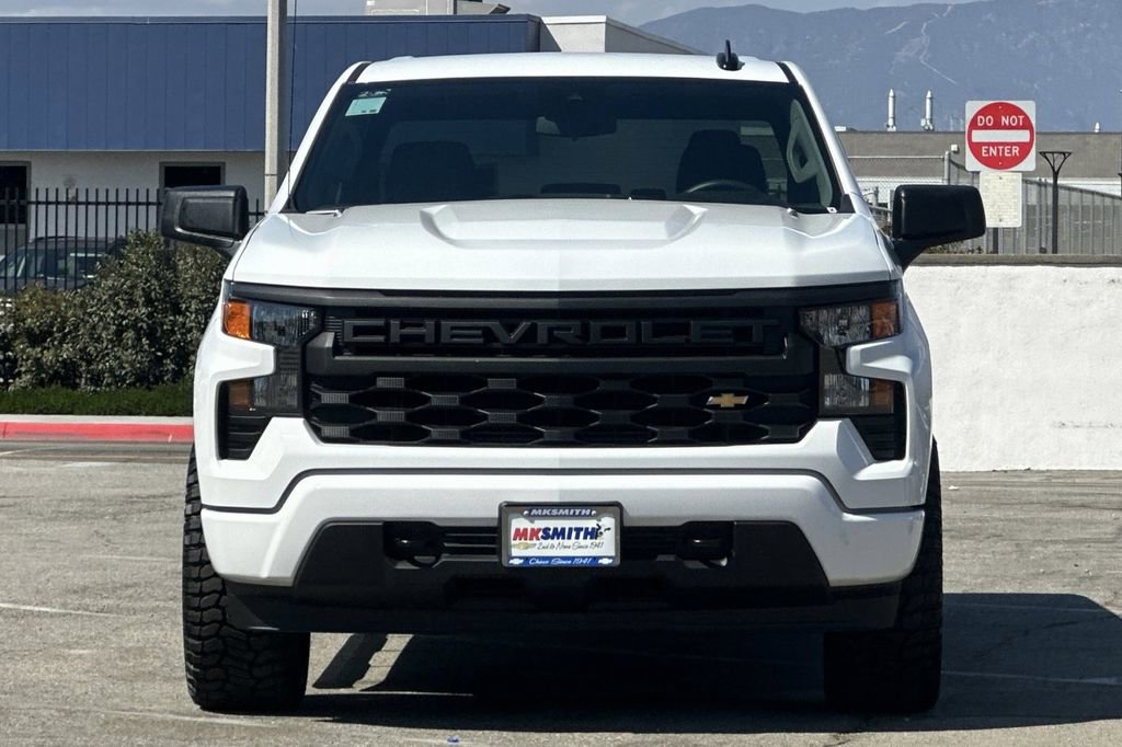 2025 Chevrolet Silverado 1500 Custom photo 9
