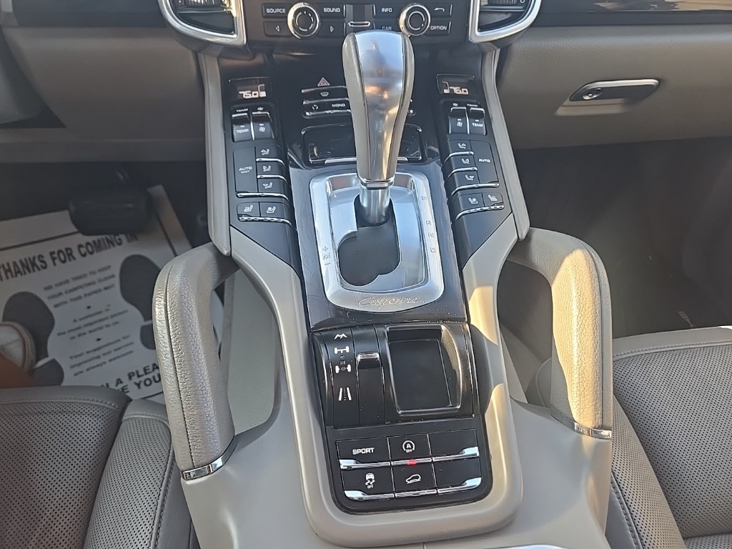 2013 Porsche Cayenne Base photo 17