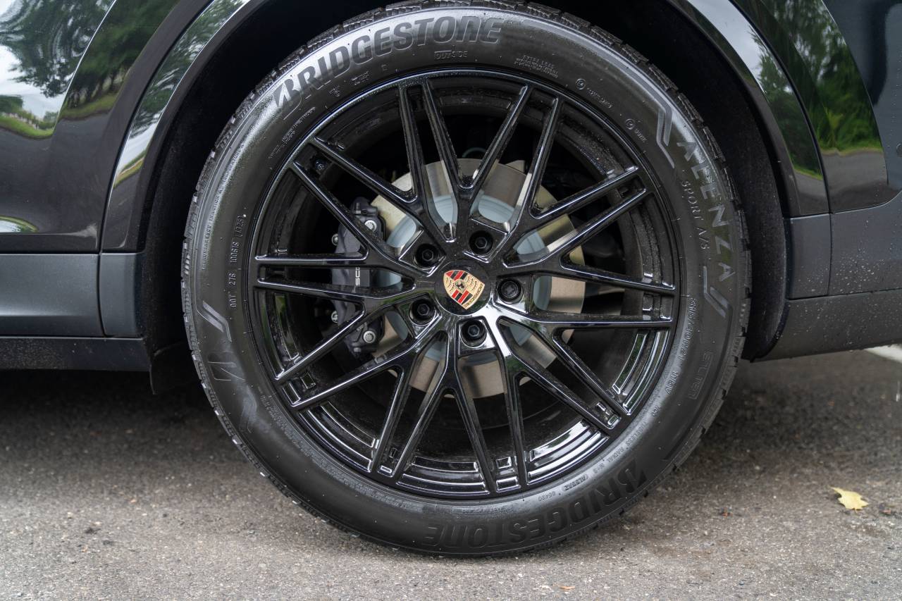 2025 Porsche Cayenne Coupe photo 11