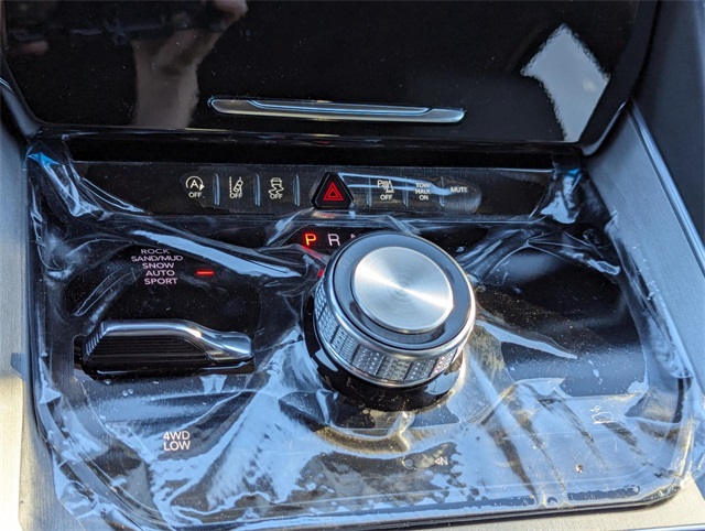 2024 Jeep Wagoneer L Carbide Series II photo 10