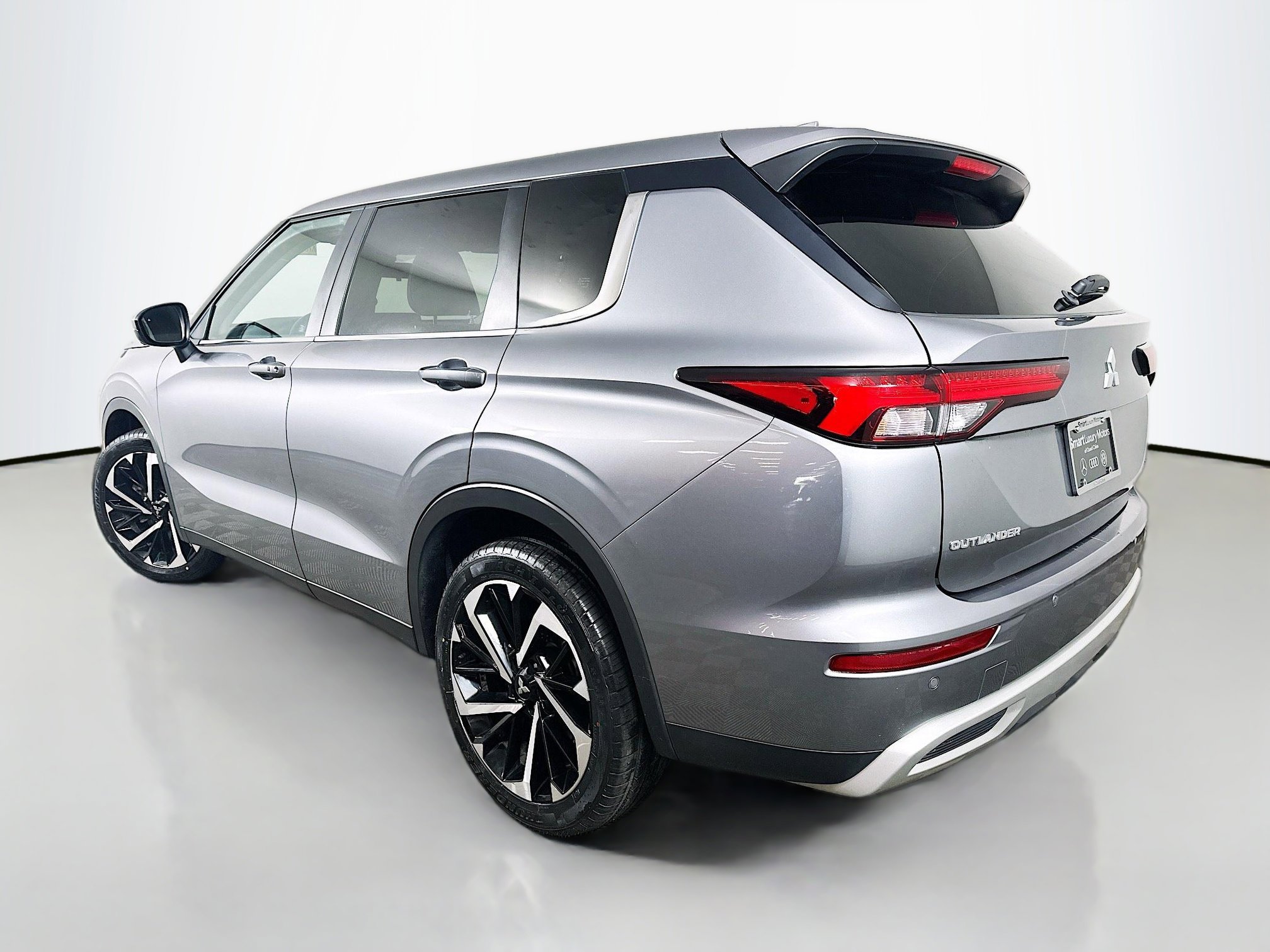 2024 Mitsubishi Outlander SE photo 4