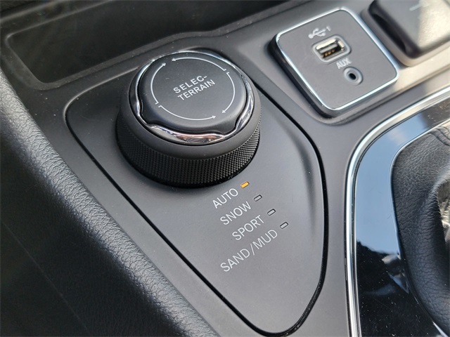 2020 Jeep Cherokee Altitude photo 35