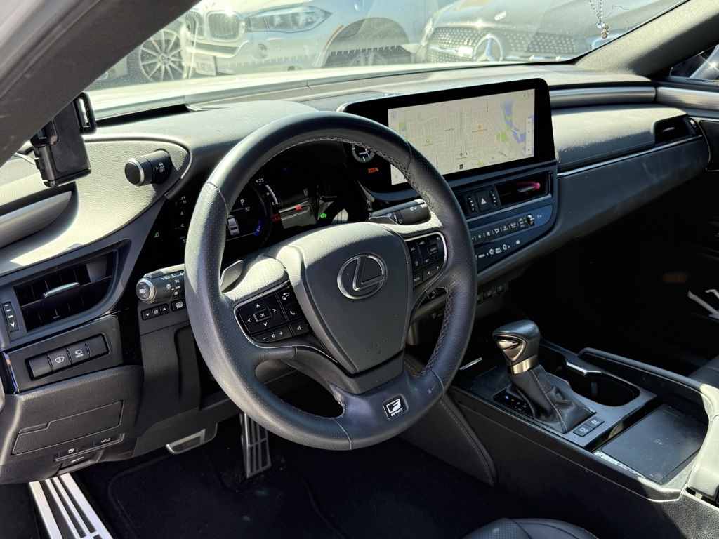 2024 Lexus ES 300h F SPORT Design photo 3