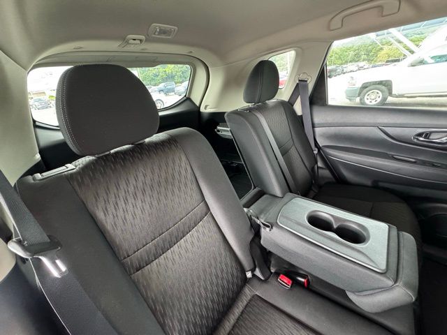 2018 Nissan Rogue SV photo 23
