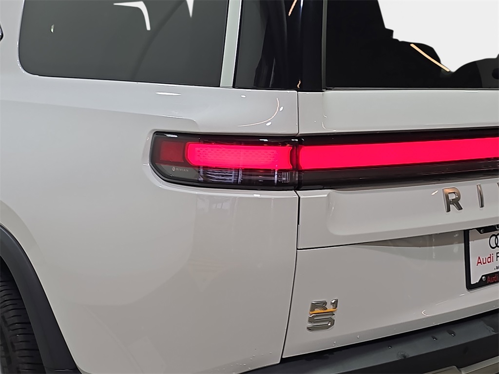 2023 Rivian R1S Adventure photo 32