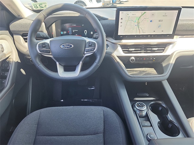 2025 Ford Explorer photo 4