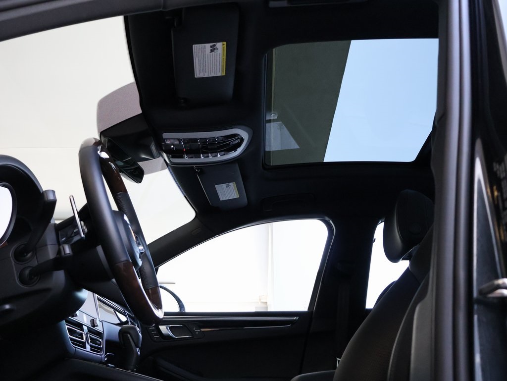 2024 Porsche Macan T photo 33