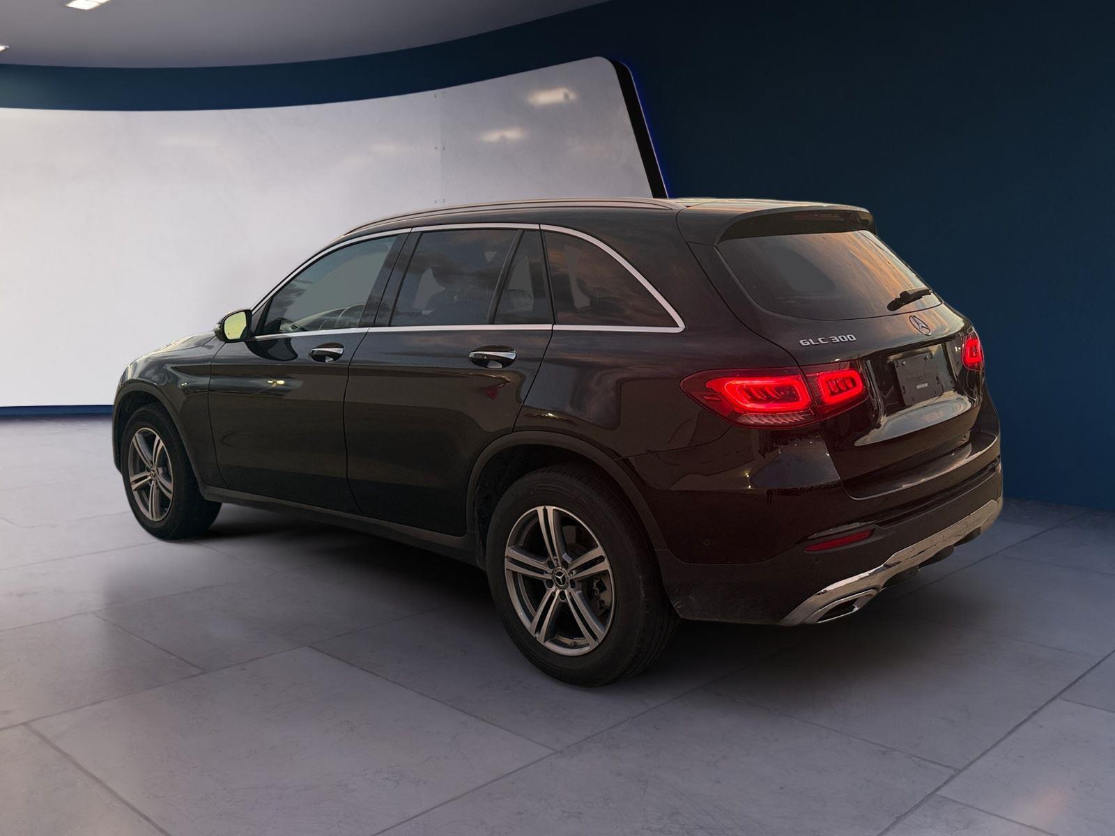 2022 Mercedes Benz GLC 300 photo 3