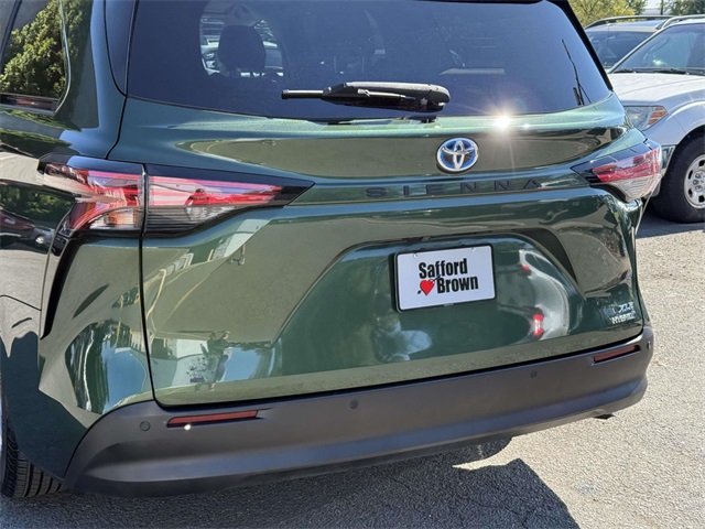 2021 Toyota Sienna XLE photo 11