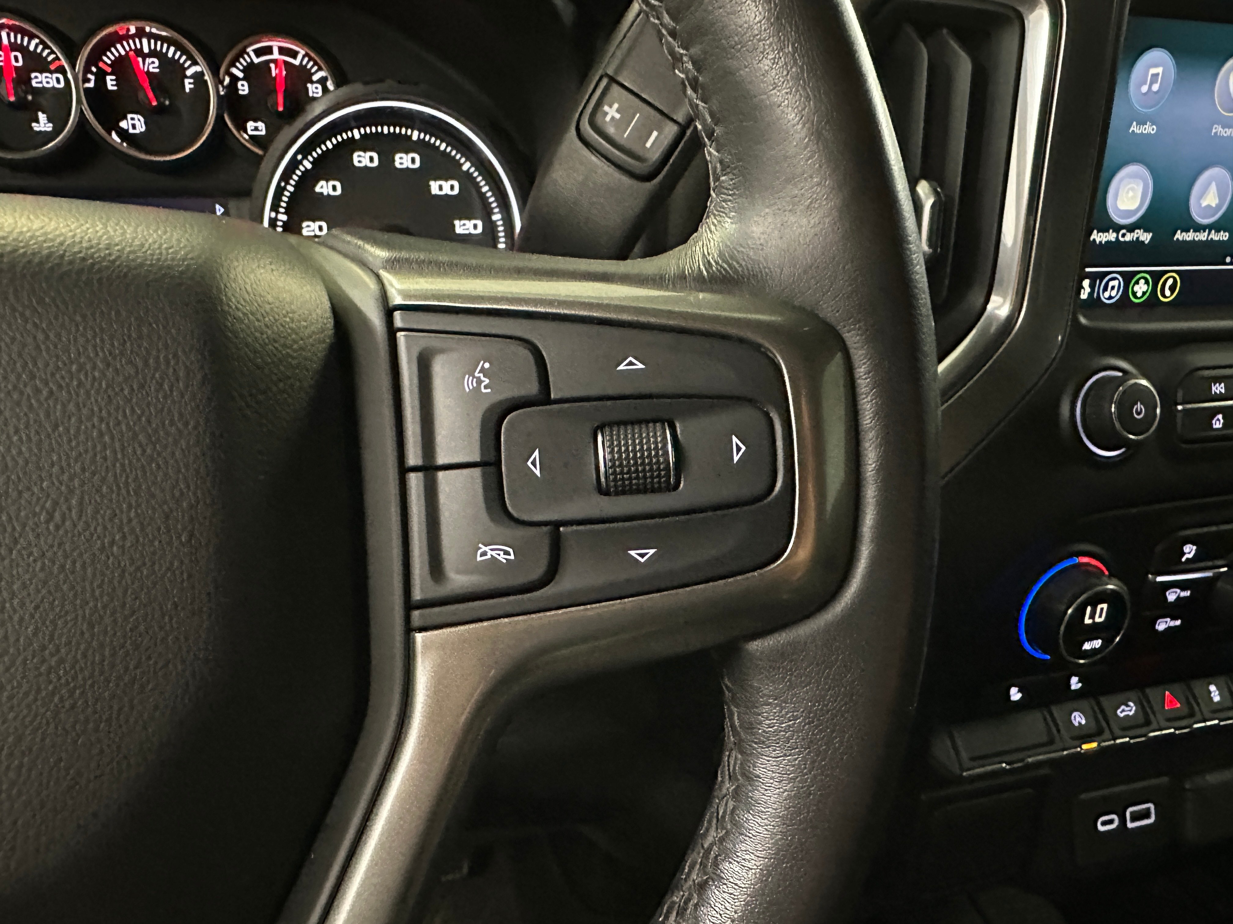 2021 Chevrolet Silverado 1500 LT photo 4