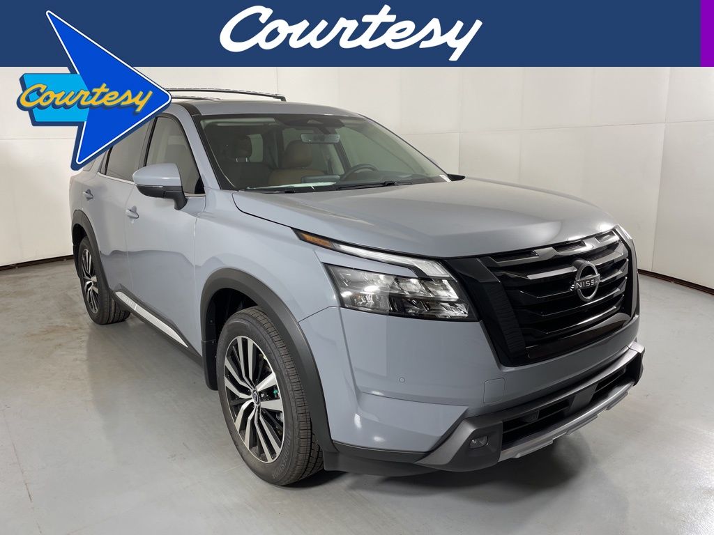 2025 Nissan Pathfinder Platinum's photo