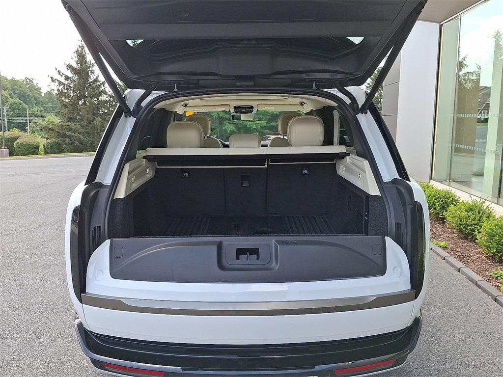 2025 Land Rover Range Rover SE photo 19