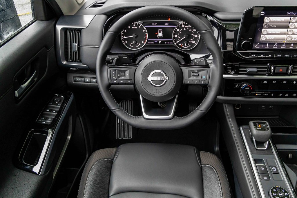 2025 Nissan Pathfinder SL photo 12
