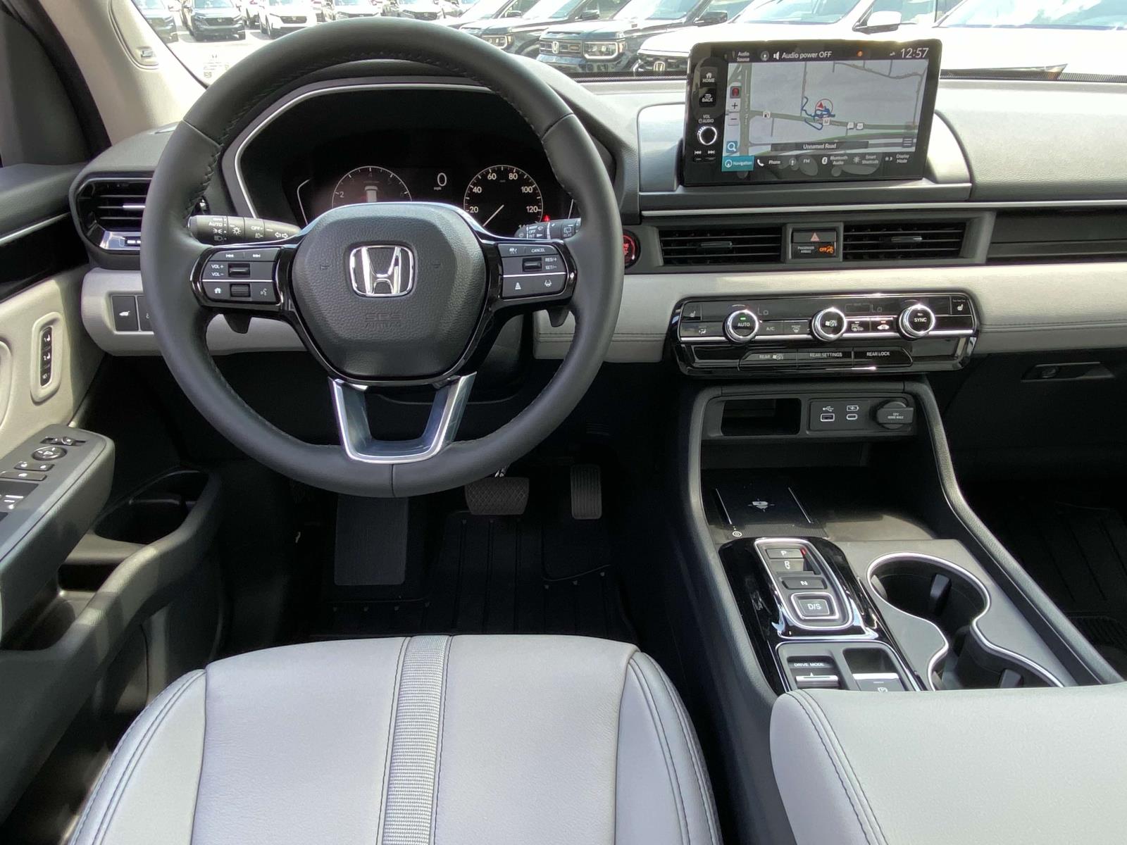 2025 Honda Pilot Touring photo 4