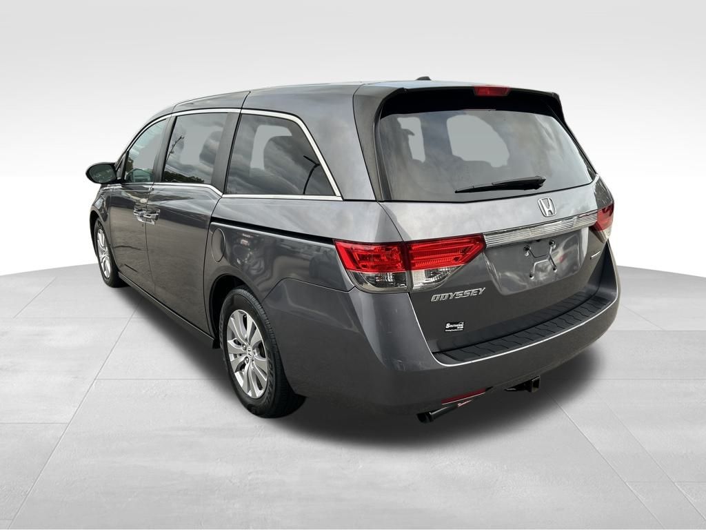 2016 Honda Odyssey SE photo 3