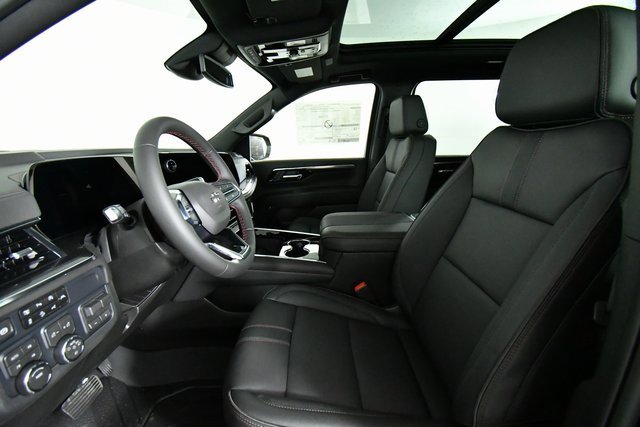 2026 Chevrolet Suburban RST photo 4