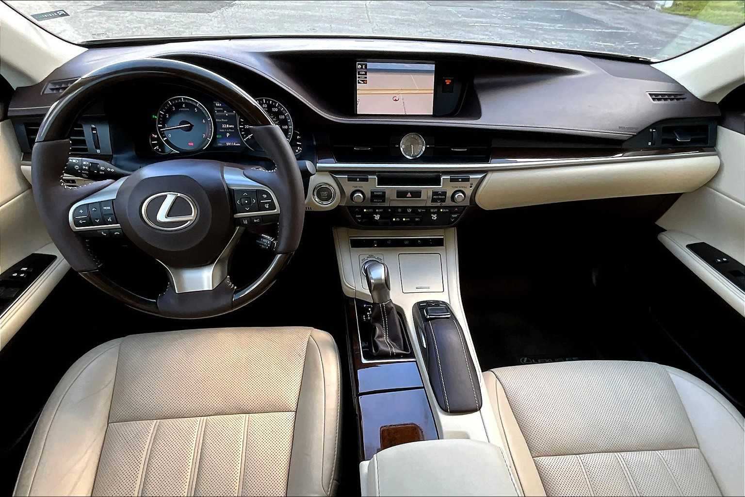 2017 Lexus ES 350 photo 15