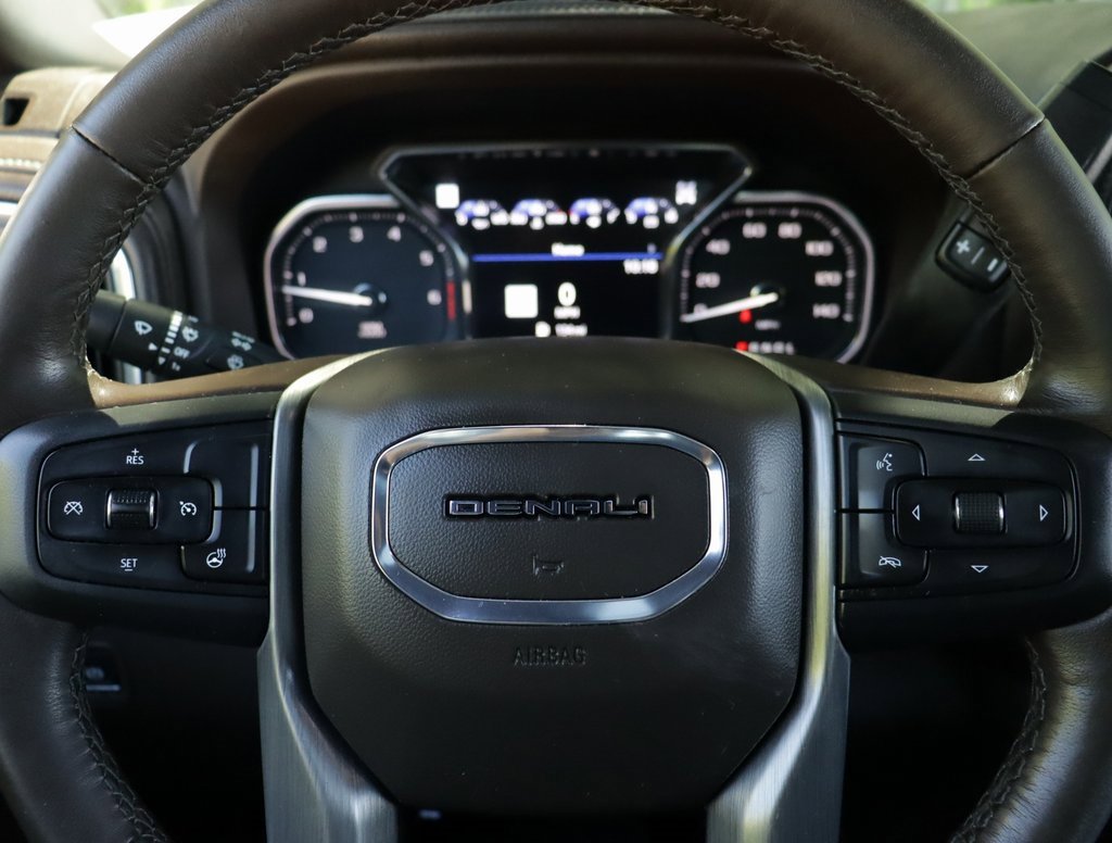 Used 2022 White Frost Tricoat GMC Denali image 11