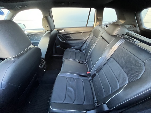 2022 Volkswagen Tiguan SEL Premium R-Line photo 3