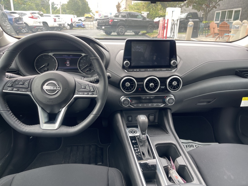2025 Nissan Sentra SV photo 12