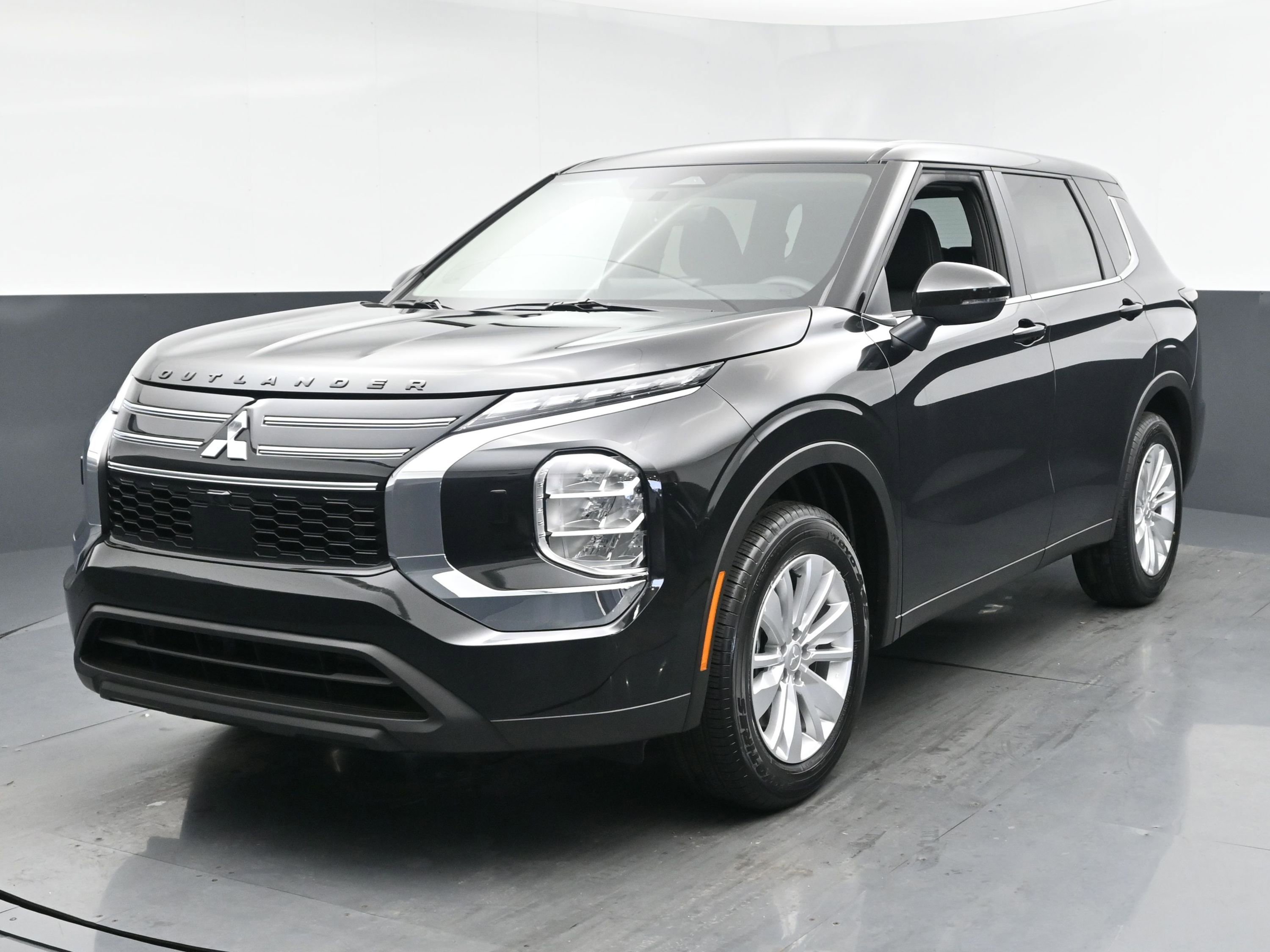 2025 Mitsubishi Outlander ES photo 23