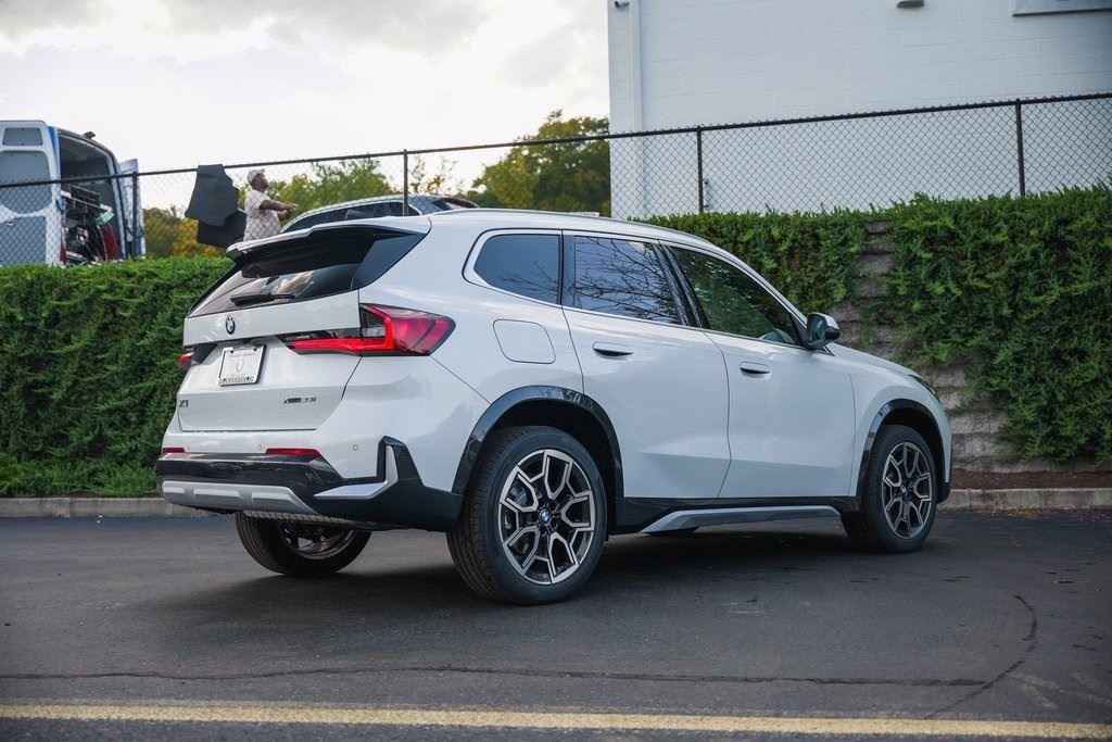 Used 2025 Mineral White Metallic BMW xDrive28i image 7