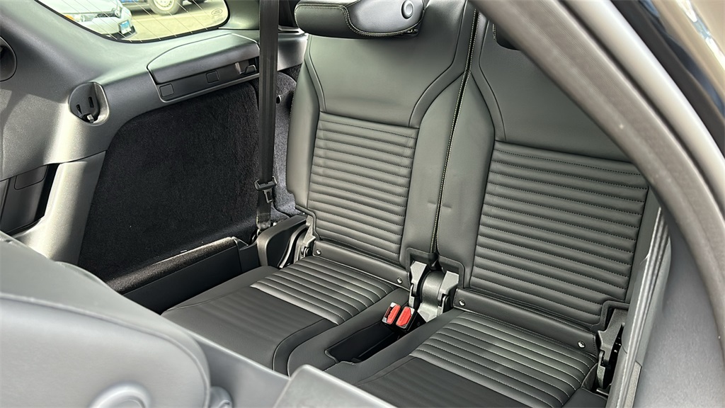 2025 Land Rover Discovery S photo 25
